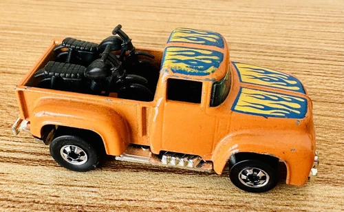 Hot Wheels Blackwall 1977 Hi Tail Hauler w/ Roof Decal & Motorcycles