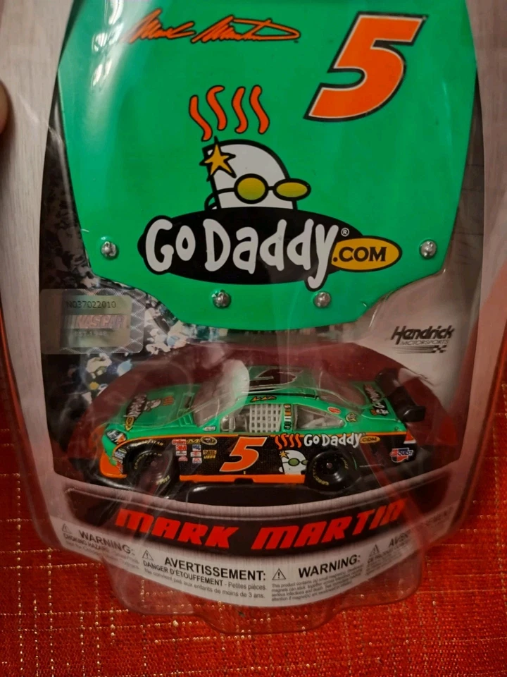 🔥Winners Circle Mark Martin No5 Go Daddy NASCAR 2010 Chevy Impala 1:64🔥 - Изображение 2 из 4