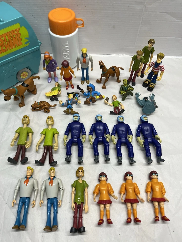 LOTE DE 26 FIGURAS DE HANNA BARBERA SCOOBY DOO Y MÁQUINA MISTERIOSA LONCHERA DOBY $3 CADA UNA Foto 4 de 4