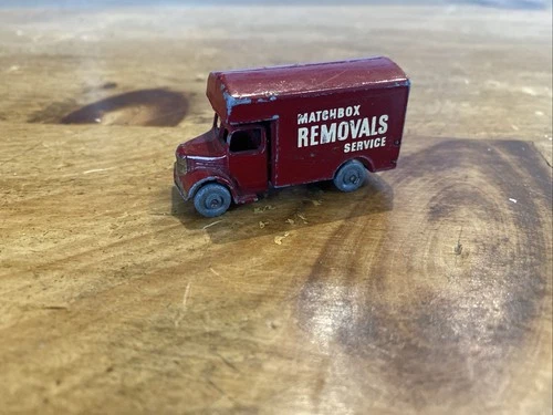 P789-MATCHBOX LESNEY No17A RARE MAROON COLOUR BEDFORD REMOVALS VAN. #c68