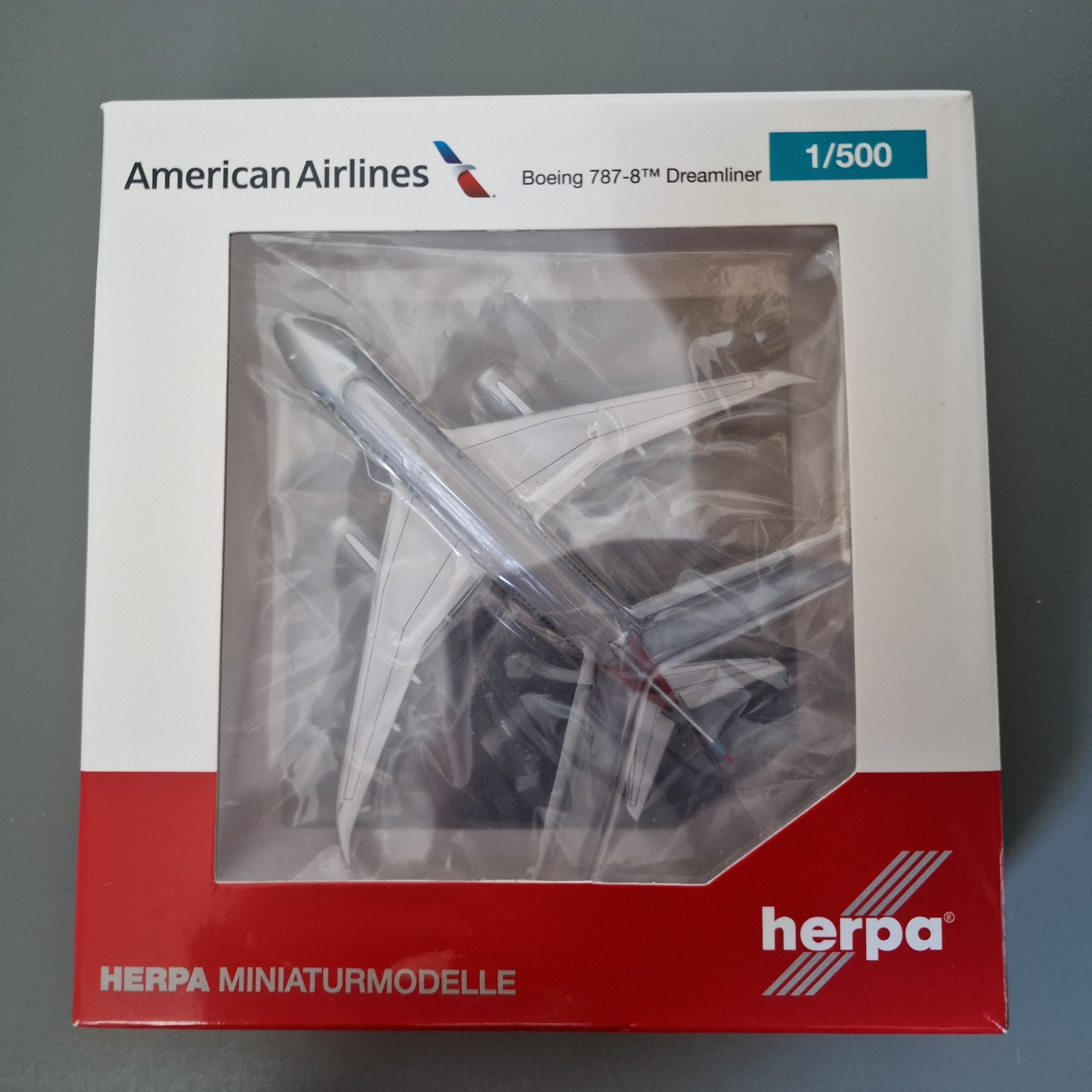 Herpa Wings 1:500 American Airlines Boeing 787-8 Dreamliner N816AA 527606-001