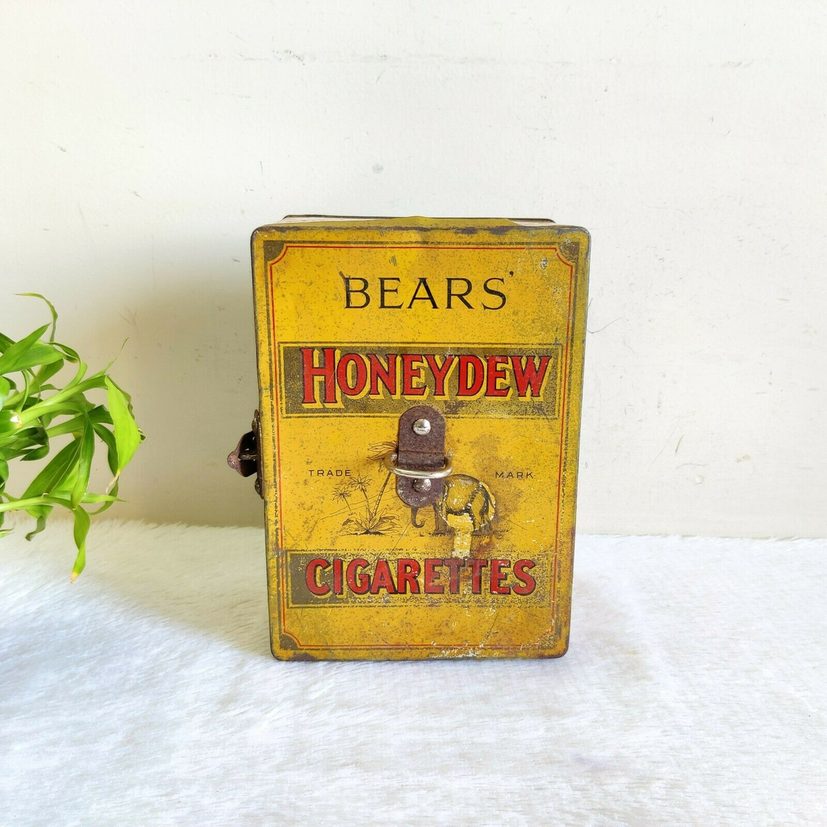 1930s Vintage Bears Honeydew Cigarette Advertising Litho Tin Box England  CG179