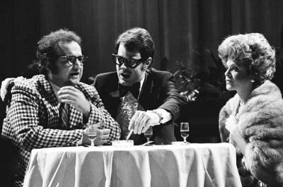 John Belushi As Larry Farber, Dan Aykroyd As Reg Schaefer On SNL 1977 TV PHOTO 1