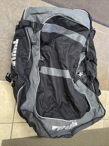 THULE Quest Roof Top Cargo Luggage Bag 40 X 32 Sweden Car Carrier Bag