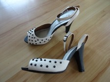 Damen Sandale - Marke City Walk - 38 - weiß mit schwarzen Nieten - 10 cm - NEU