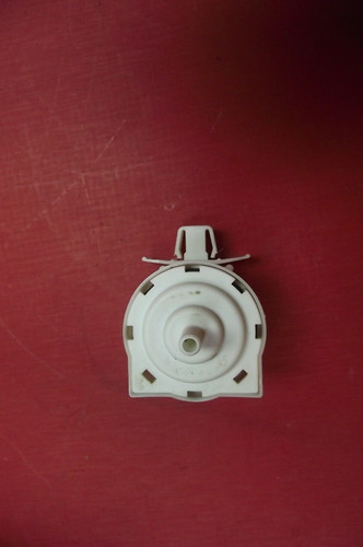 Waschmaschine Whirlpool FFD8448BSV Druckschalter