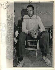 1972 Press Photo Basketball player Jim Chones at news conference, Milwaukee, WI