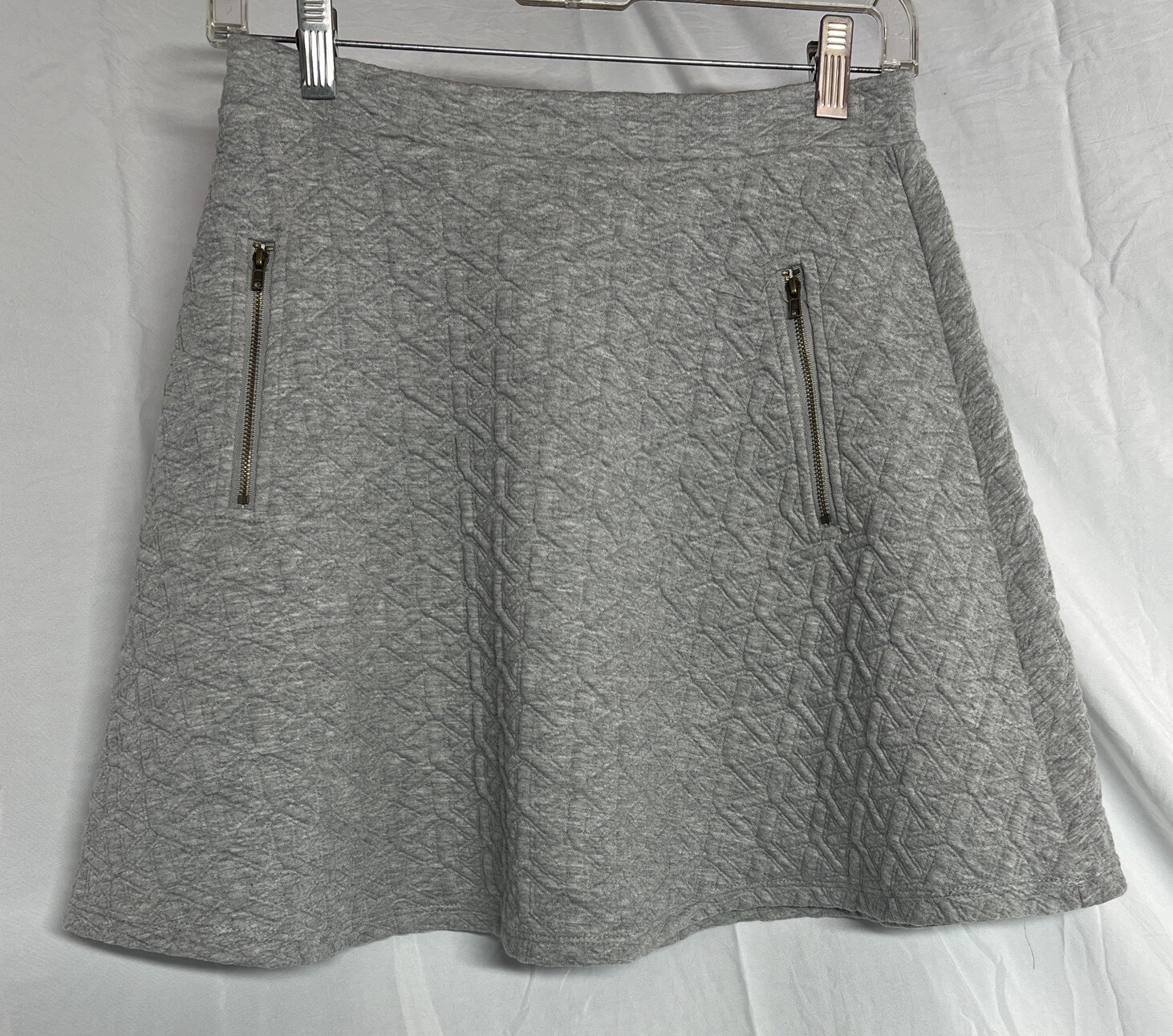 Bee Stitched Quilted Skirt Women’s Size Small Gray With Zip Pockets