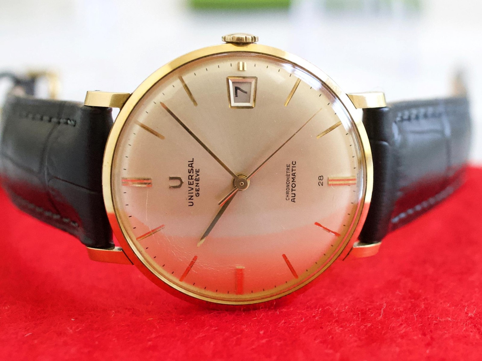 Universal Genève Chronometer Automatic 18K Gold M… - image 8