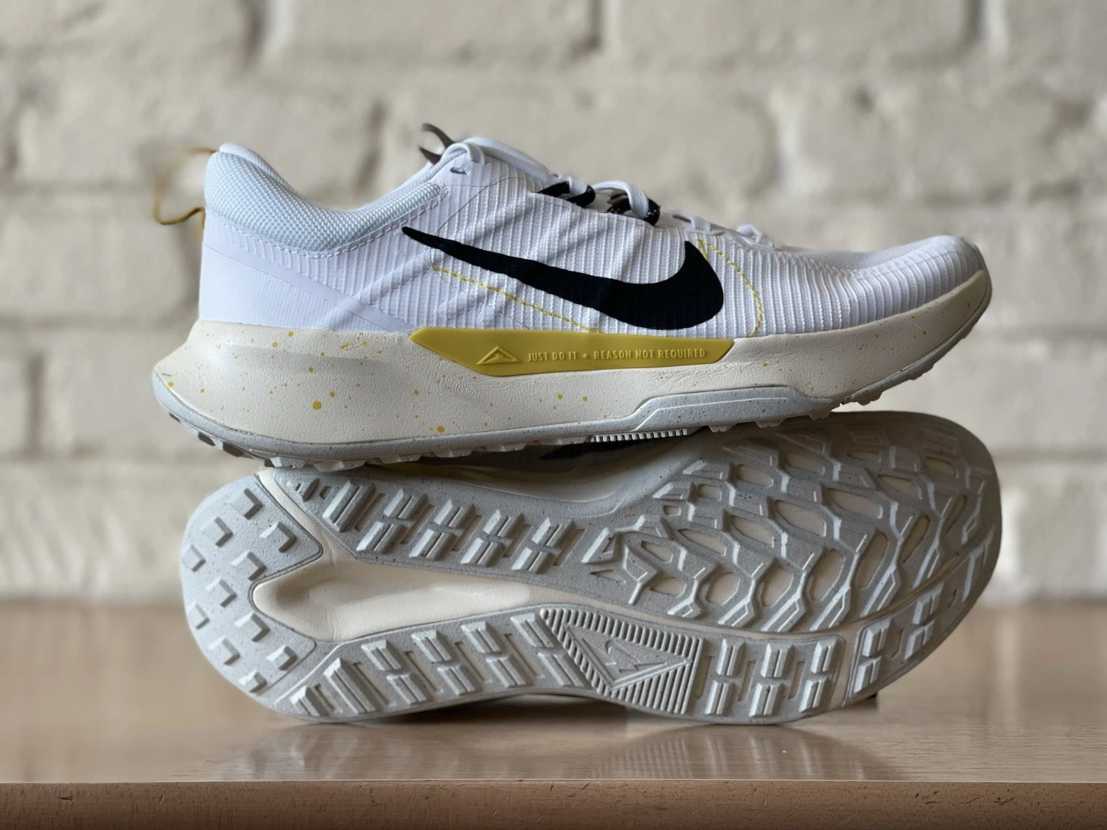 Nike Juniper Trail 2 Running Men 7.5 Women 9 White Sulfur Khaki Black DM0822-101