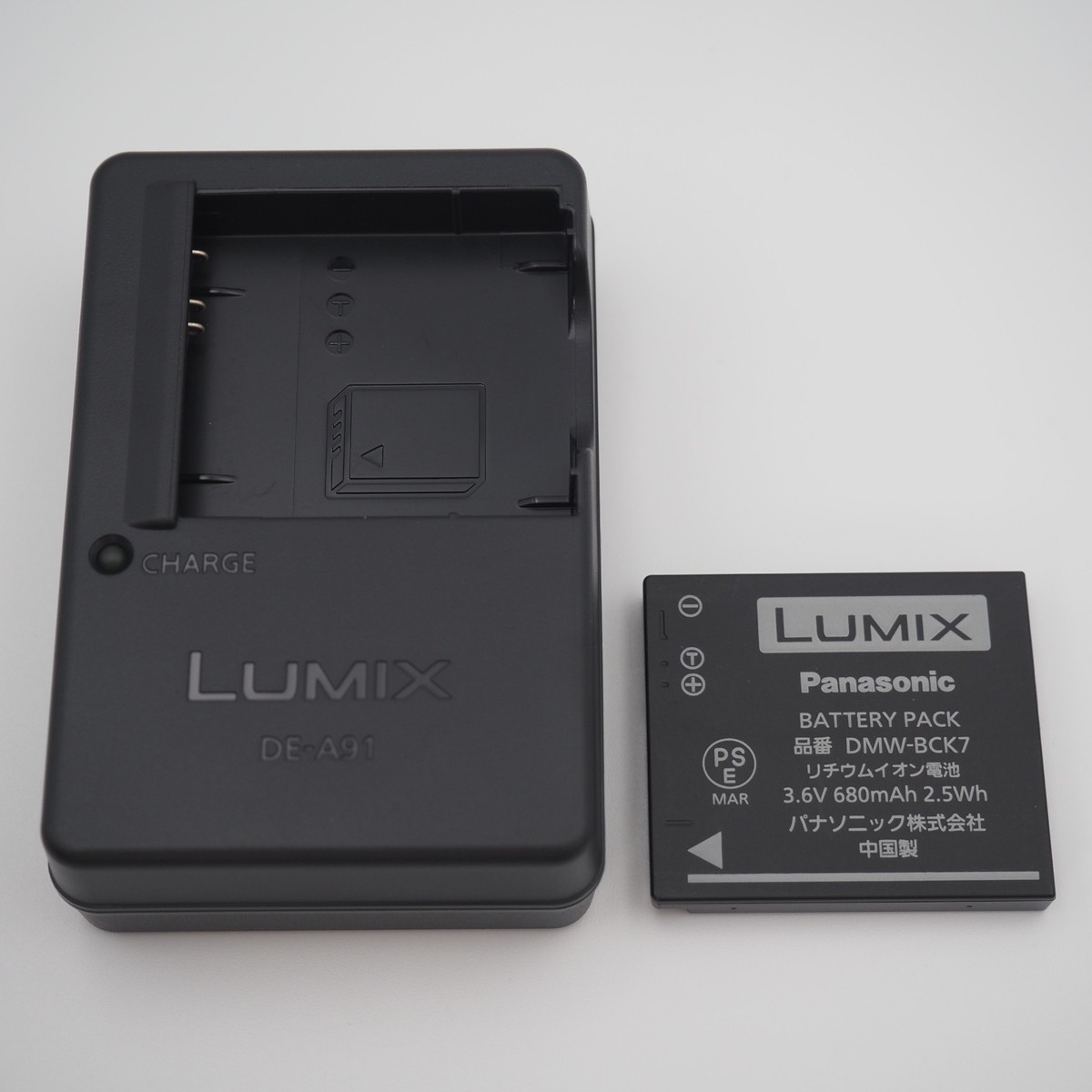 N Mint] Panasonic LUMIX DMC-FX77 Point Shoot Digital Camera 12.1MP