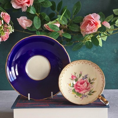 Aynsley Pink Cabbage Rose Kobaltblau Fuß Teetasse & Untertasse Top Zustand.