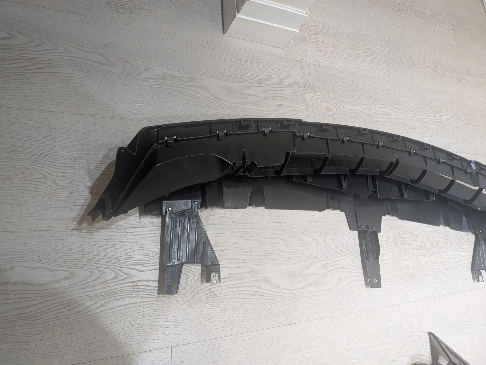 2024-up Lamborghini URUS SE Front Bumper lower componenet INSERT  oem
