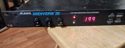 Alesis Midiverb 3 Multi-Effects Processor Midi-Verb III FX Reverb Delay Rack Uni