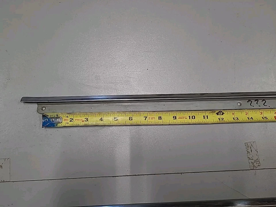 1970? Plymouth? Roadrunner? Dodge? Cargador? Moldura de ventana de puerta Foto 3 de 4