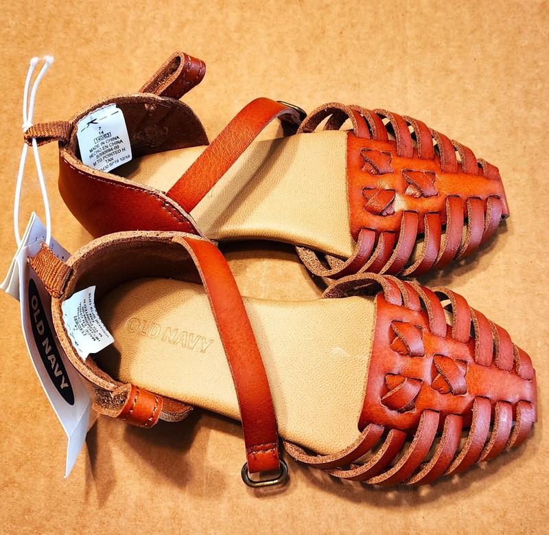 New Old Navy Size 7 Child Girl's Sandals with Leather Straps & Tags