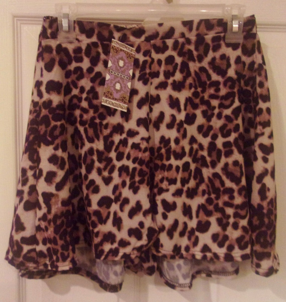 Womens~BOOHOO~LEOPARD FLIPPY SHORTS~size 4~NWT Brown Soft~Elastic