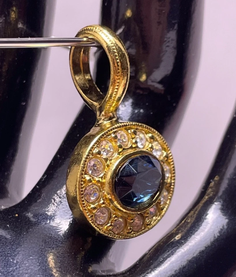 Colgante Vintage Avon - Zafiro Azul y Piedra Blanca Tono Dorado SOLO Clásico Ovalado Foto 4 de 4