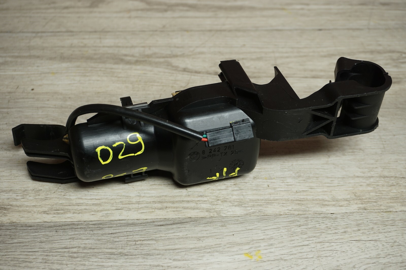 19992001 BMW 740I E38 FRONT RIGHT PASSENGER SEAT LUMBAR SUPPORT MOTOR