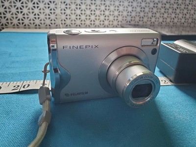Fujifilm FinePix F Series F20 6.3MP Digital Camera - Silver for