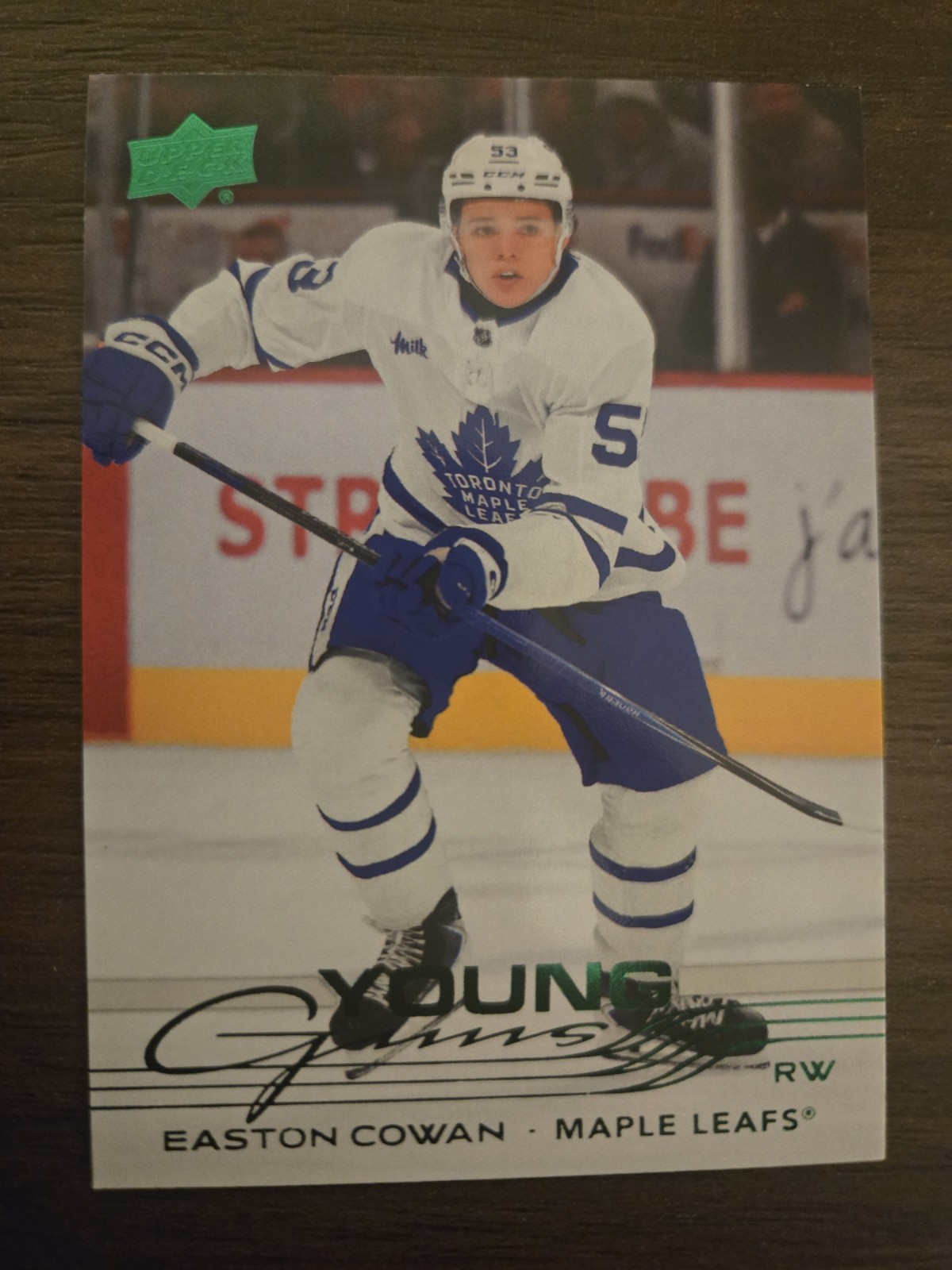 2025-26 Upper Deck Series 2 Holiday Exclusive Green Young Guns Easton Cowan #462