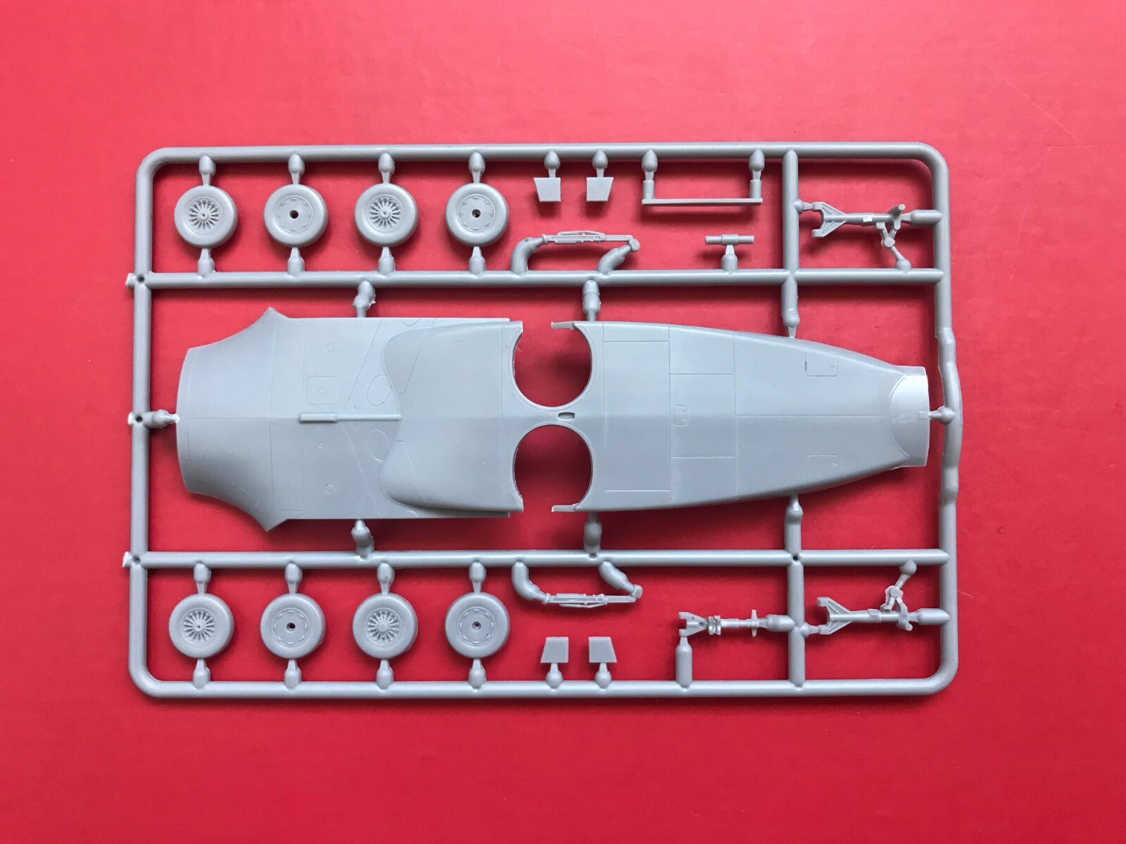 BPK 7215 Bombardier CRJ-700 airplane plastic model kit 1/72 scale