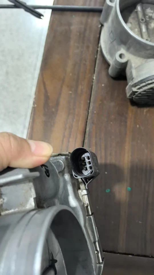 Original Audi R8 V10 Drosselklappe 07L133062F Drosselklappenstutzen 07L133062G - Изображение 4 из 4