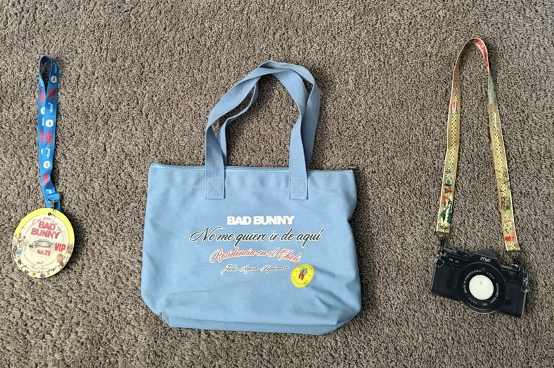 Bad Bunny VIP Lanyard Concert Pass & Tote Bag "No Me Quiero Ir De Aqui"