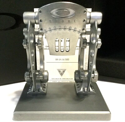 コレクション # OAKLEY ROBOTIC STOREFRONT DISPLAY OAKLEY ROBOTIC STOREFRONT DISPLAY - メルカリ