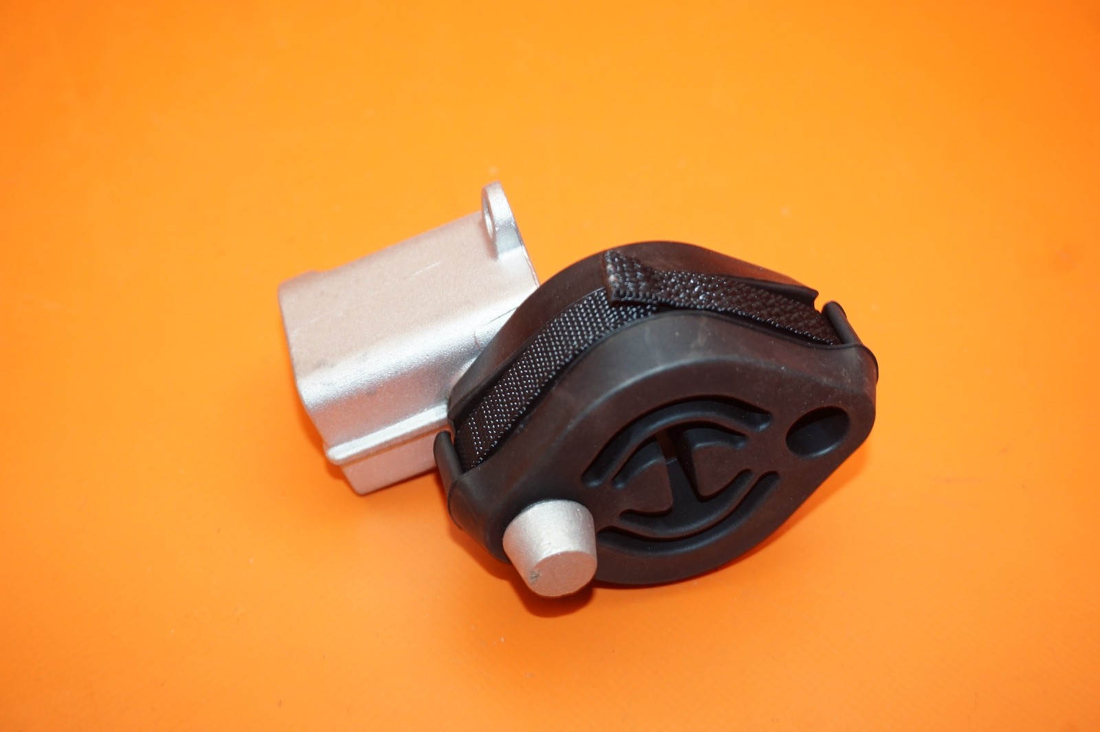 BENTLEY BENTAYGA EXHAUST BRACKET 2015 2016 2017 2018 2019 4M0 253 144 E OEM