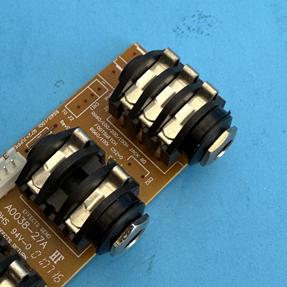 RAVEN RG 60 Amplifier Guitar Amp Part Rear In/Out Effect Switch PCB Socket Board - Image 4 of 4