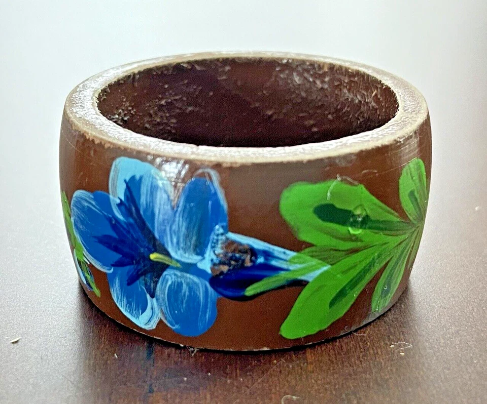 COPPIA PORTATOVAGLIOLI IN LEGNO DIPINTO VINTAGE ANNI '70 MARRONE E ROSSO A FIORI - Immagine 3 di 4