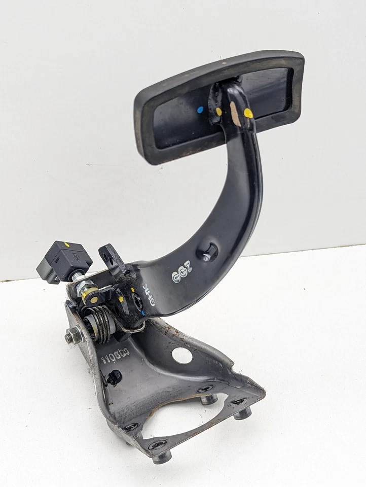 Conjunto de pedal de freno Hyundai Genesis 2009-2014 sedán Foto 4 de 4