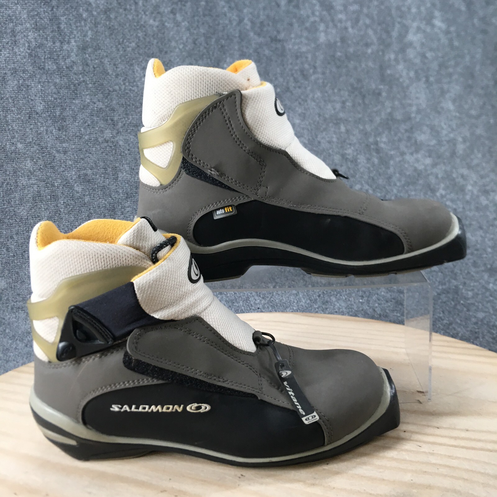 Scarpe vintage Salomon donna 8 5 scarpe da sci vestibilità automatica sneakers grigio finta pelle