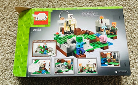 LEGO Minecraft: The Iron Golem (21123) - 99% Complete in Very Good Cond.