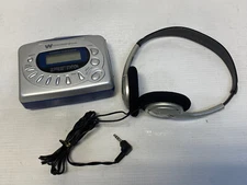 White-Westinghouse WCS-12456 Portable AM/FM Radio Cassette Player