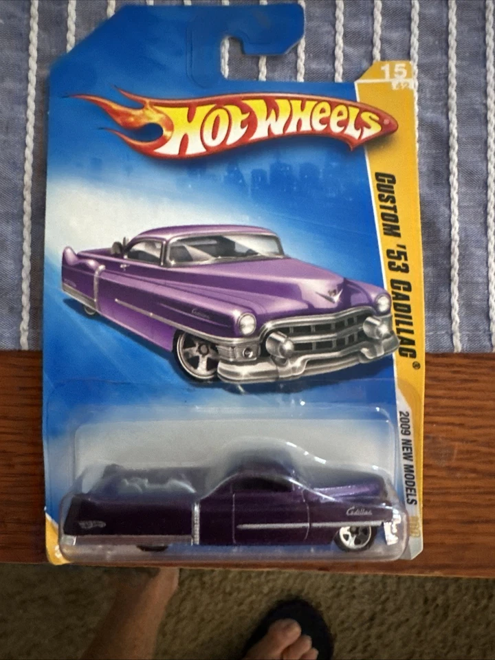 Hot Wheels Conjunto De 3- CADILLAC ESCALADE Carro Especial W 2 Custom HW Caddies! Novo na caixa - Imagem 3 de 4