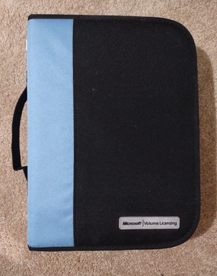 MICROSOFT Volume Licensing Canvas Storage Binder 12.5  x 9  x 3 Full W/ 70 Discs