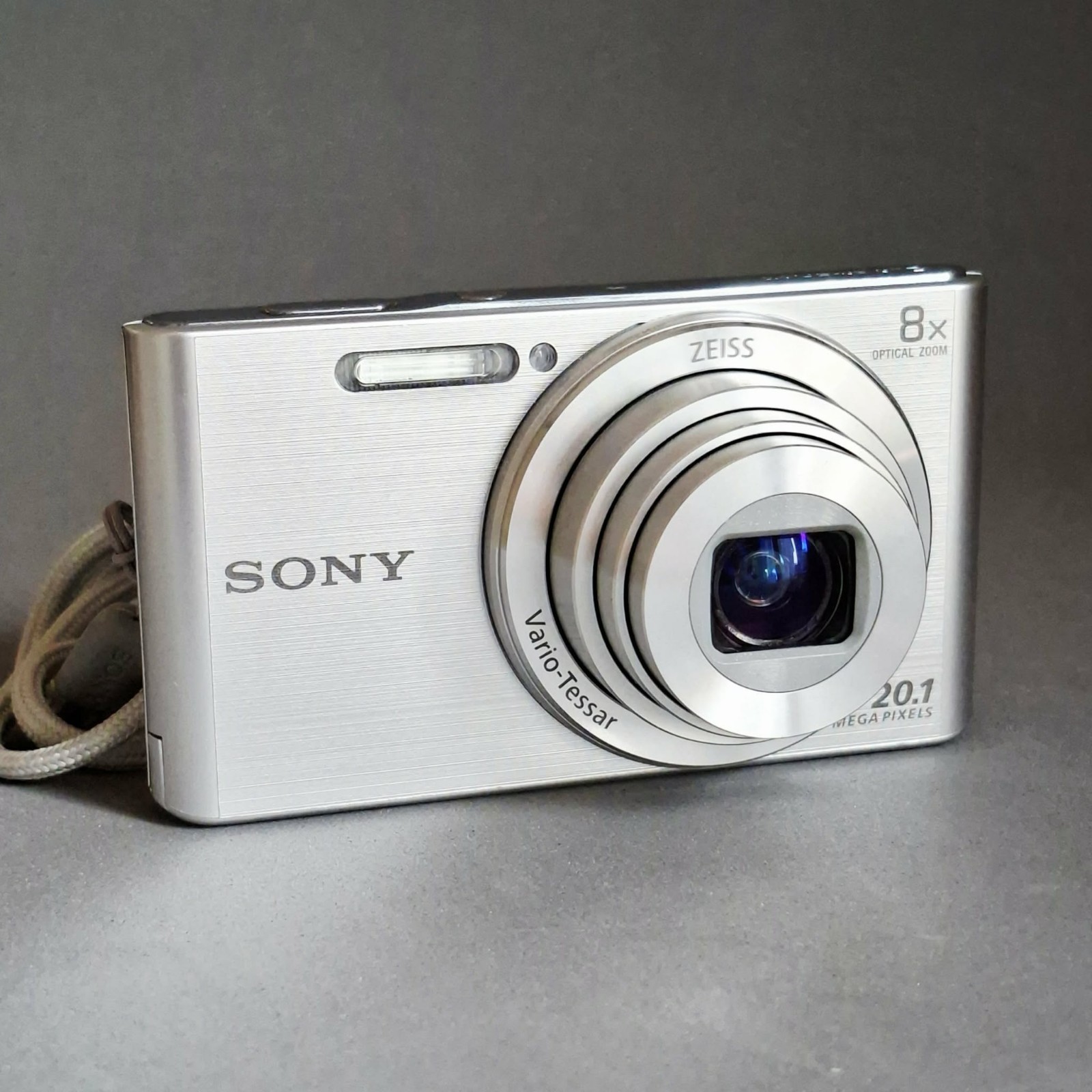 Sony Cyber-shot DSC-W830 argento 20,1MP 8x stabilizzazione + kit accessori