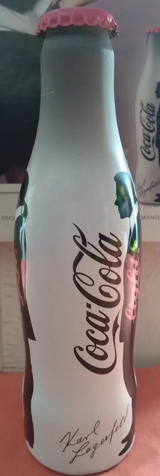 Karl Lagerfeld Coca-Cola Легкая Пустая Алюминиевая Бутылка с Рекламой Журнала - Изображение 3 из 4