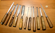 outils anciens,old tools,vieux outils,beau lot de ciseaux,bédane et pointeau...