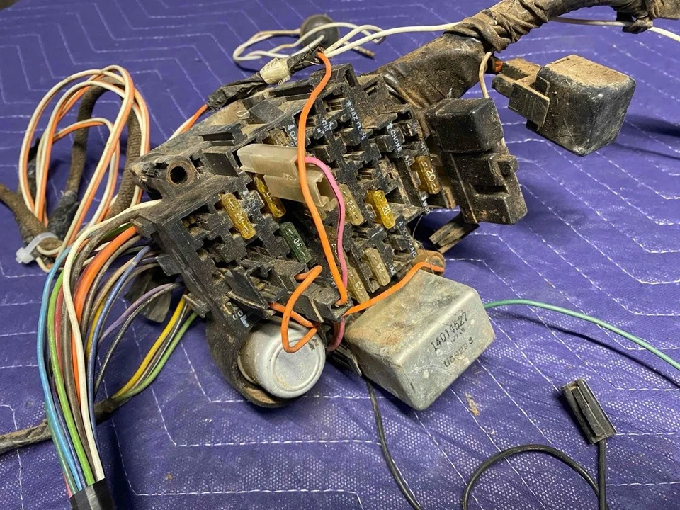 Arnés de cables interior para camioneta Chevy GMC 79-83 con CAJA DE FUSIBLES carrocería cuadrada 73-87 Foto 2 de 4