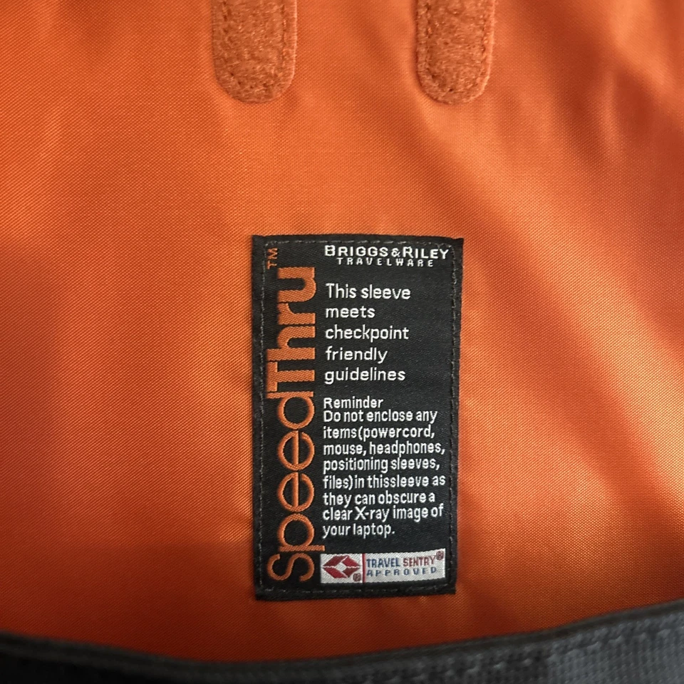 Bolso negro mensajero expandible para computadora portátil Briggs & Riley Travelware Verb Grow Foto 3 de 4