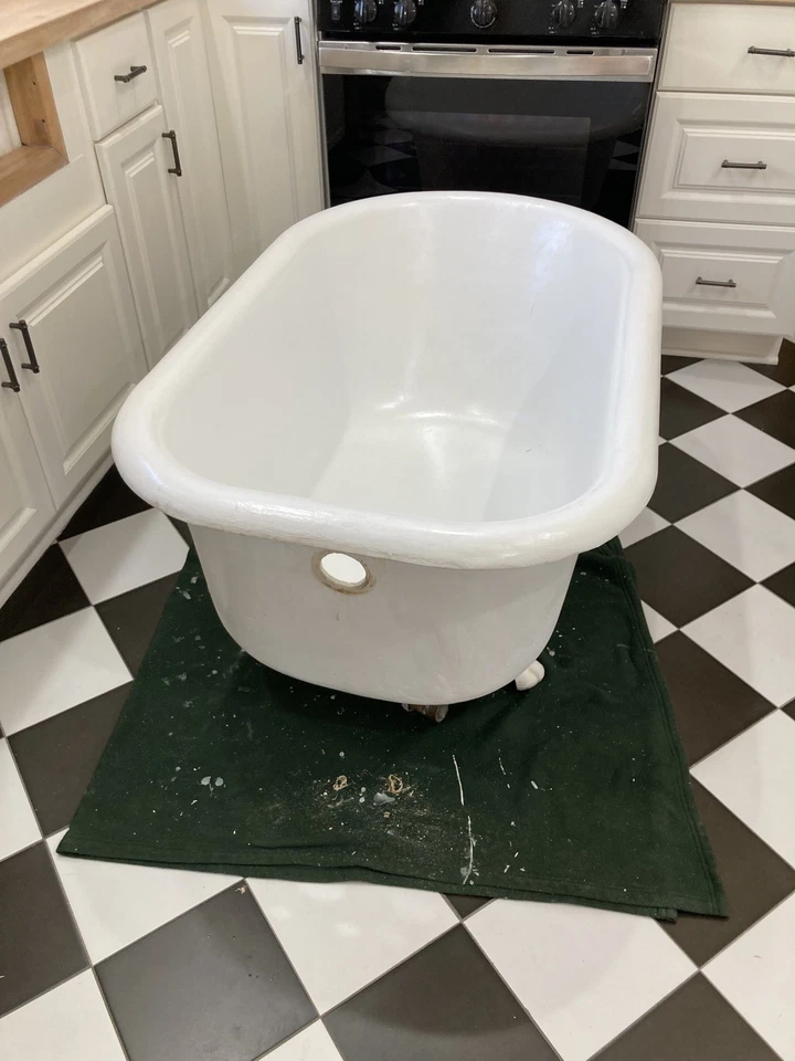 54 Inch Cast Iron Roll Top Tub with Wall Mount Drilling In White - Image 4 of 4