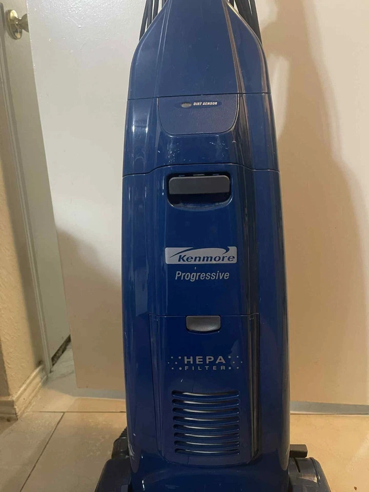 Aspiradora vertical Kenmore 116.33613300 - ¡Potente limpieza + 2 bolsas adicionales! Foto 3 de 4