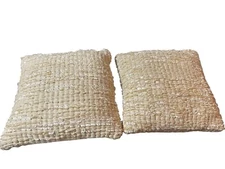 Set of two decorative pillows cream color