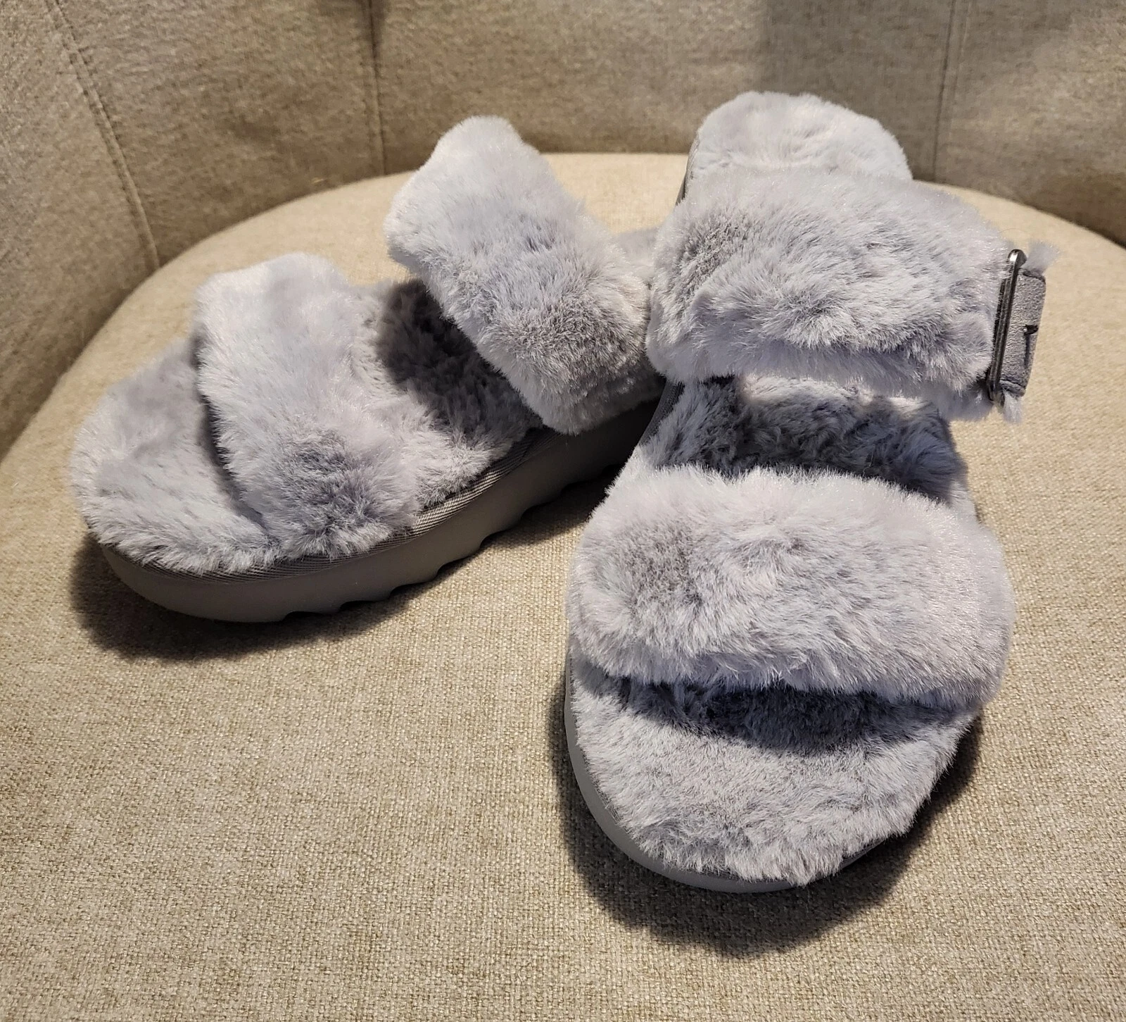 Pantofola da donna grigia Koolaburra by UGG taglia 5 pelliccia sfocata sfocata