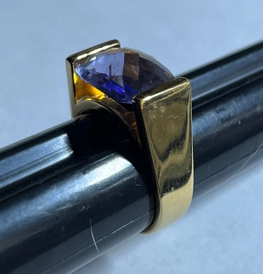 Elegante y Escaso Anillo Joan Rivers Tono Dorado Elevado Ovalado Imitación Tanzanita Piedra Talla 8 Foto 3 de 4