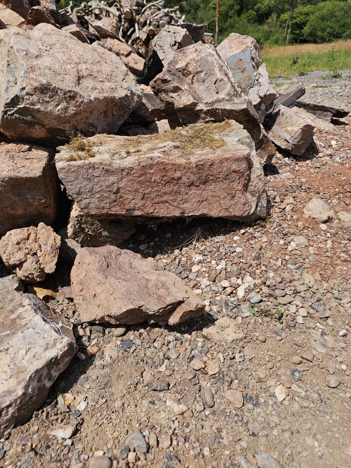 Approx 30 - 40 Tons Good Building Stone - Image 3 of 4