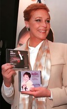 Julie Andrews 8x10 Photo 031326-20